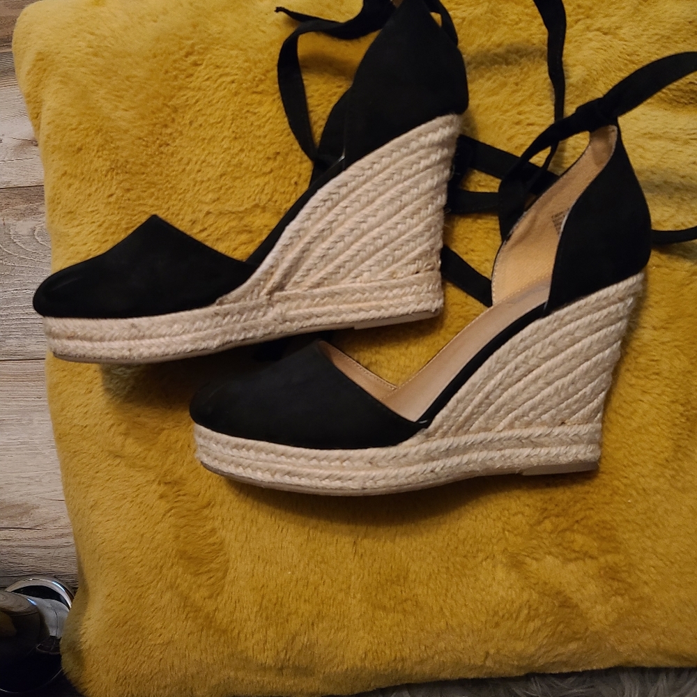 Shoes - Picture 3 of 3